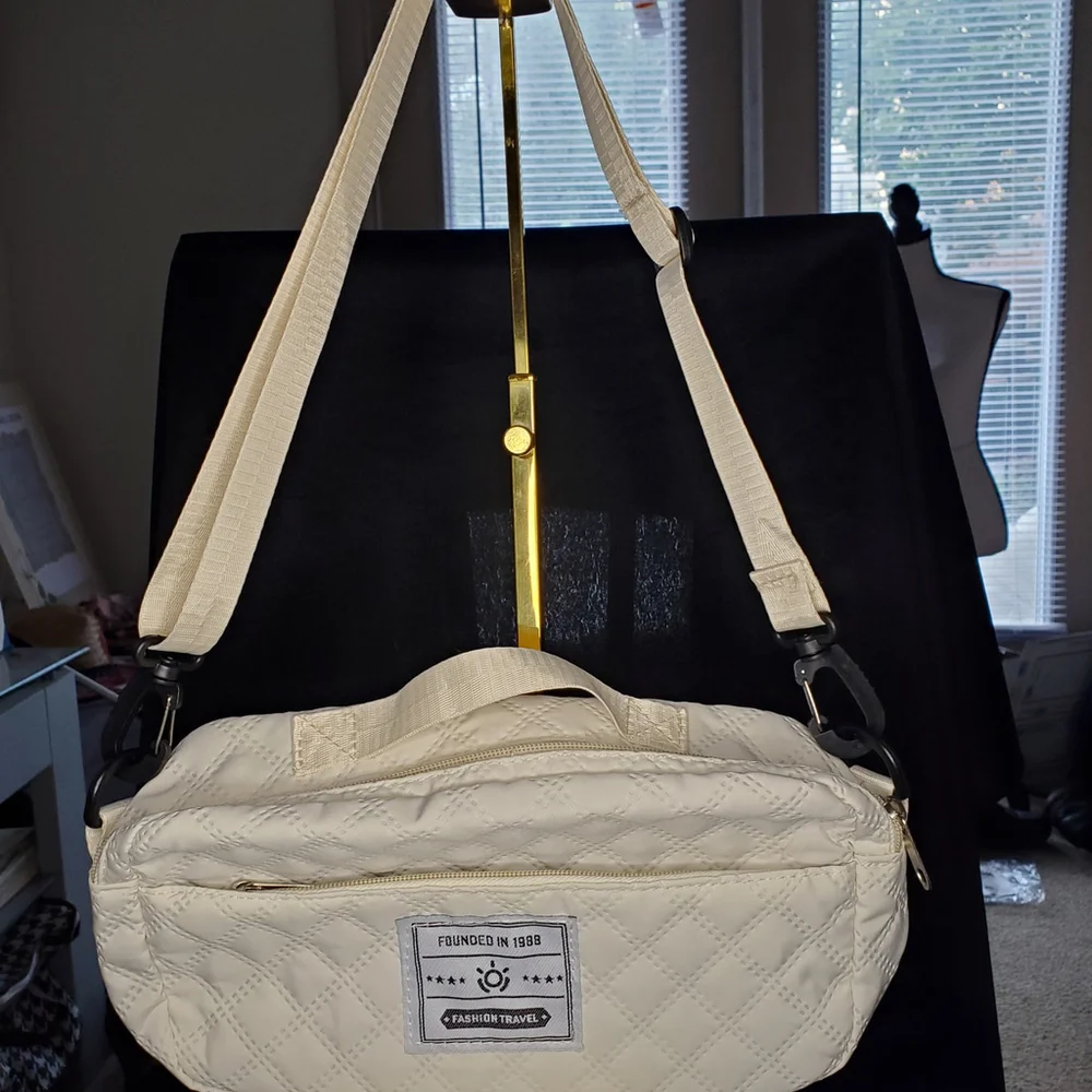 Nice Makeup bag with strap. Good for those spontaneous overnighter!